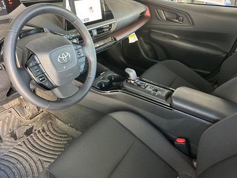 Used 2026 Toyota Prius Plug-In Hybrid FWD image 10