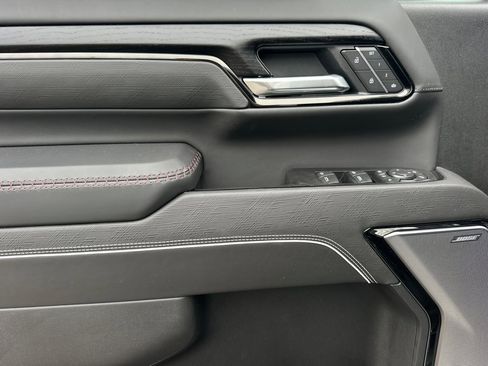 Used 2026 GMC Sierra 2500 AT4X image 11