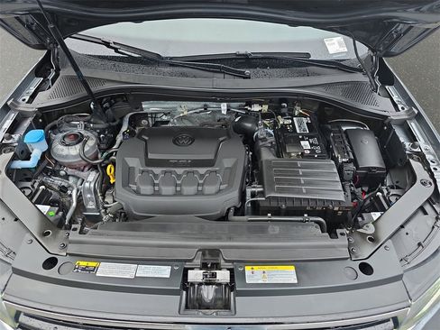 Used 2022 Volkswagen Tiguan SE R-Line image 34