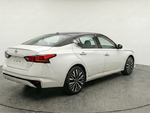 Used 2025 Nissan Altima 2.5 SV FWD image 9