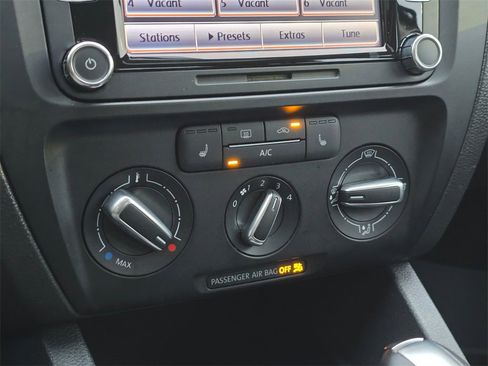 Used 2014 Volkswagen Jetta SE image 21