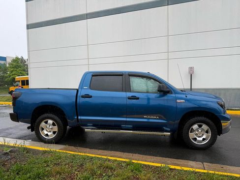 Used 2010 Toyota Tundra 4x4 CrewMax image 8
