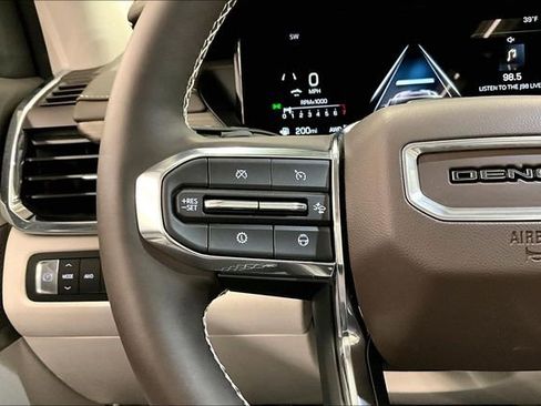 Used 2025 GMC Acadia Denali w/ Super Cruise Package image 25