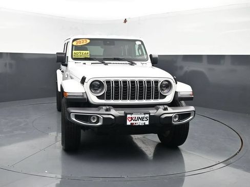 Used 2025 Jeep Wrangler Unlimited Sahara AWD/4WD image 2