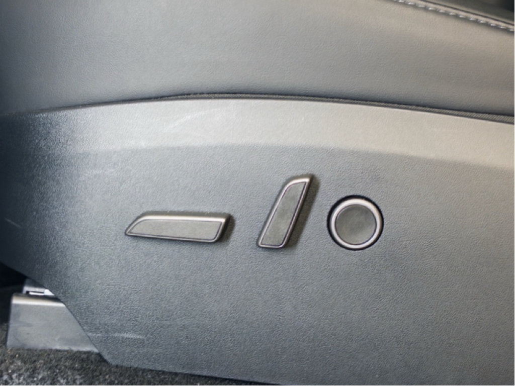 Used 2024 Tesla Model Y Long Range AWD/4WD image 5