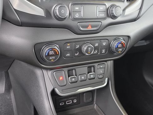 Used 2020 GMC Terrain SLT w/ Preferred Package FWD image 19