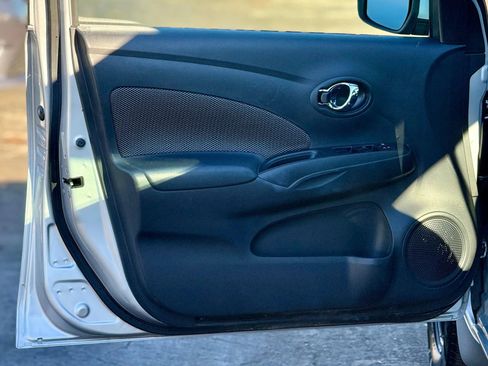 Used 2017 Nissan Versa SV image 9