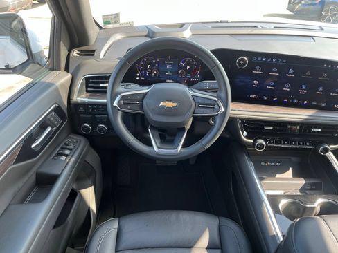Used 2025 Chevrolet Tahoe LT RWD image 11