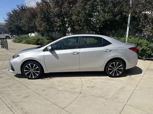 Used 2017 Toyota Corolla SE w/ Carpet Mat Package (TMS) FWD image 8