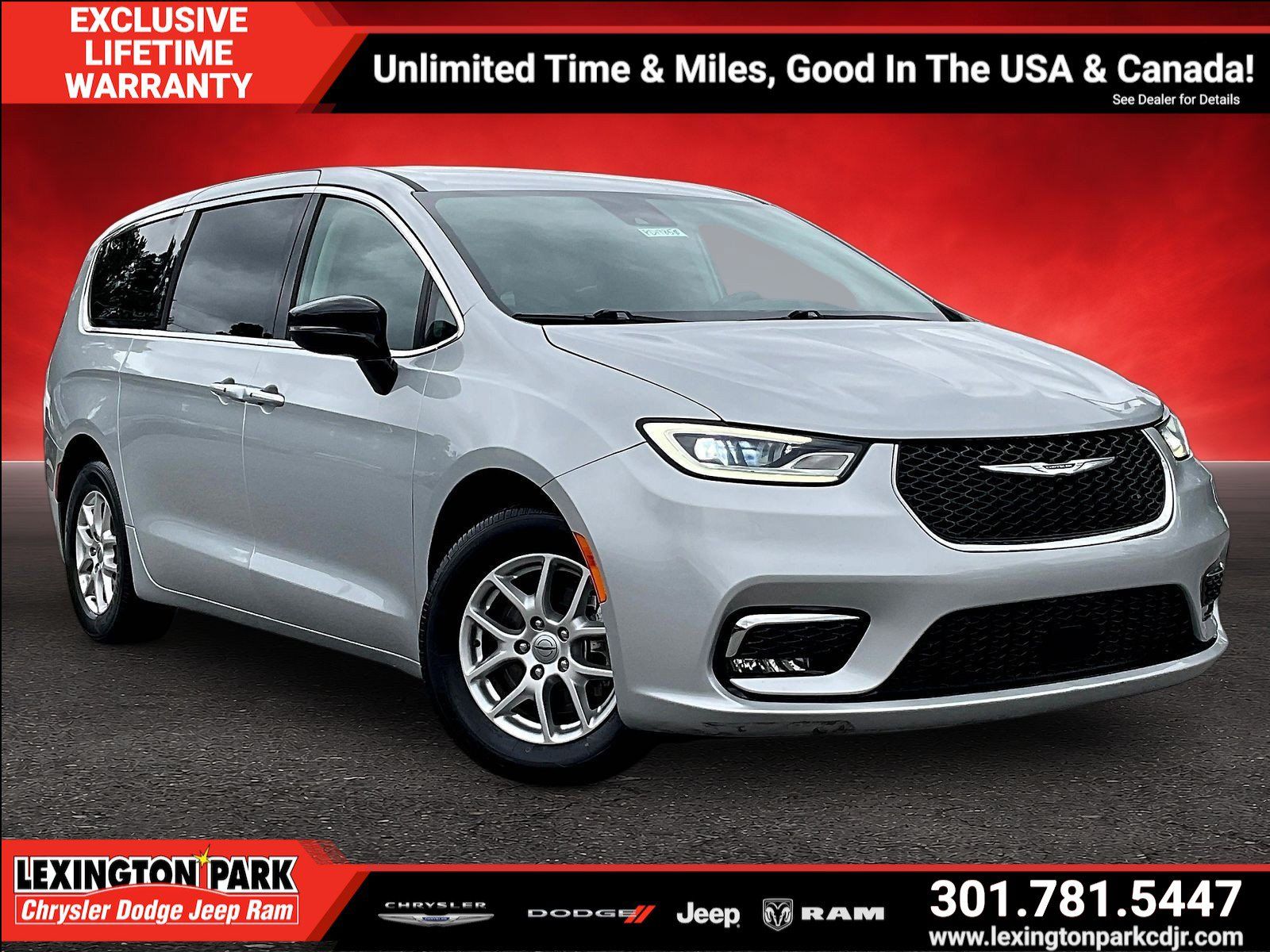 Used 2024 Chrysler Pacifica Touring-L FWD image 1