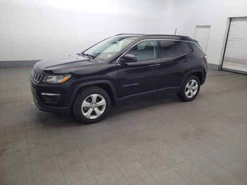 Used 2020 Jeep Compass Latitude FWD image 2