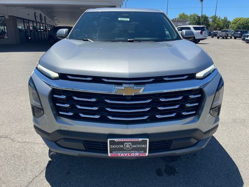 Used 2025 Chevrolet Equinox LT FWD image 2