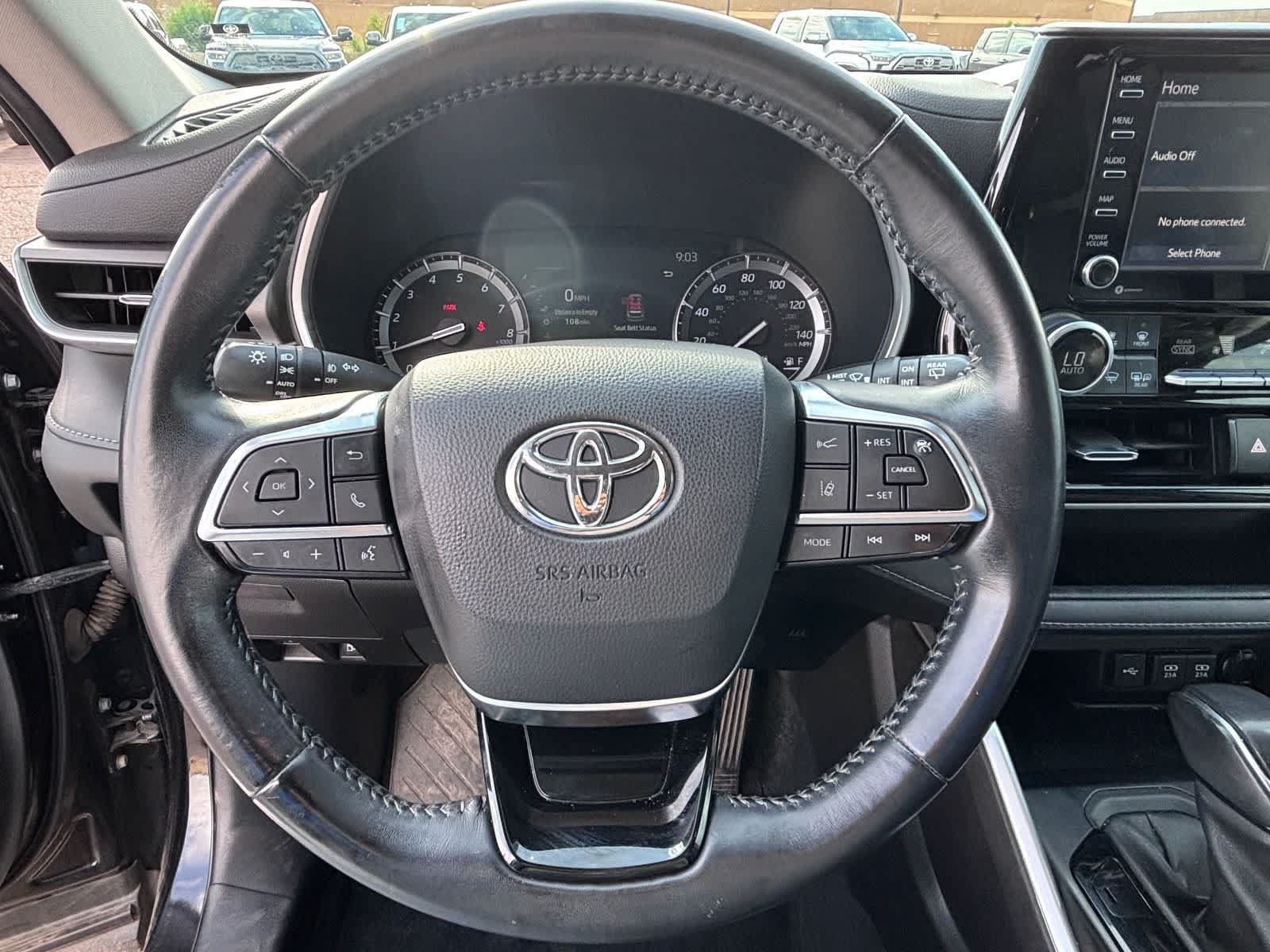 Used 2021 Toyota Highlander XLE FWD image 18