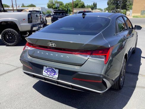 Used 2025 Hyundai Elantra SEL FWD image 10