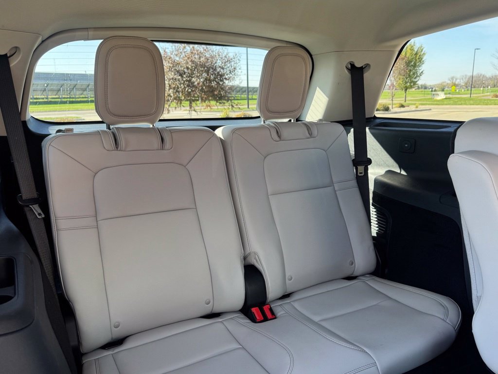 Used 2026 Lincoln Aviator AWD image 31