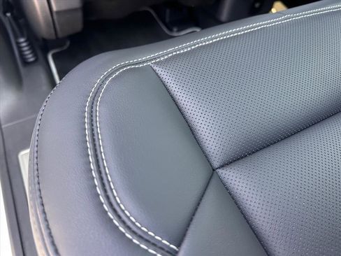 Used 2025 Lincoln Nautilus Premier w/ Equipment Group 102A image 14