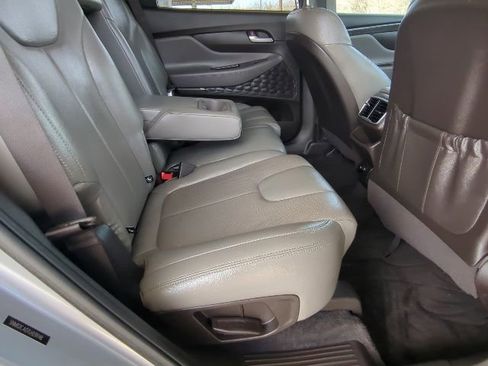 Used 2020 Hyundai Santa Fe SE image 19