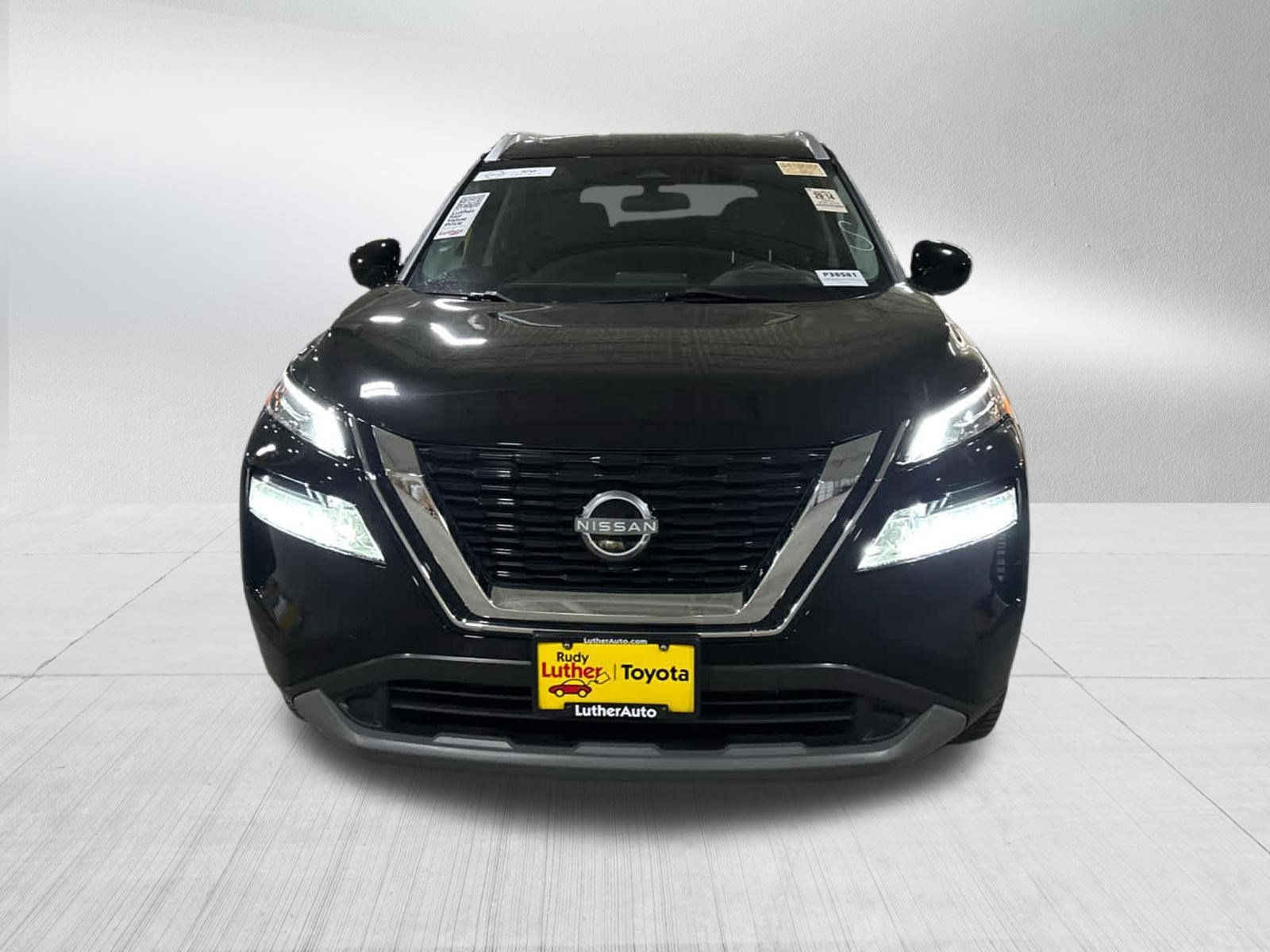 Used 2023 Nissan Rogue SV w/ SV Premium B Package AWD/4WD image 2
