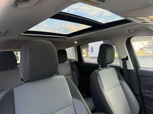 Used 2018 Ford Escape SE w/ SE Sync 3 Package image 19