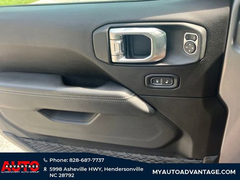 Used 2020 Jeep Gladiator Overland AWD/4WD image 23