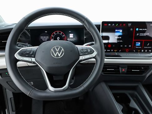New 2026 Volkswagen Tiguan SE FWD image 20