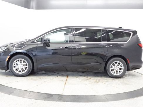 Certified 2023 Chrysler Pacifica Touring-L FWD image 2