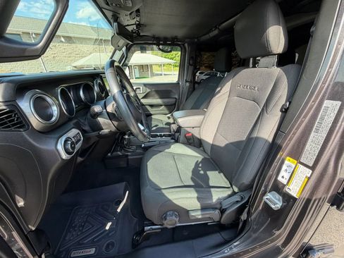 Used 2019 Jeep Wrangler Unlimited Sahara AWD/4WD image 5
