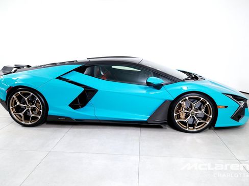 Used 2025 Lamborghini Revuelto AWD/4WD image 10