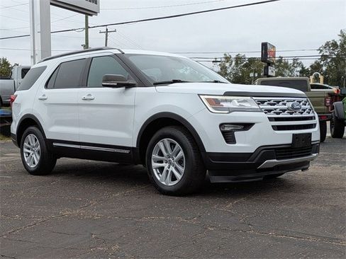 Used 2019 Ford Explorer XLT w/ Equipment Group 201A image 2