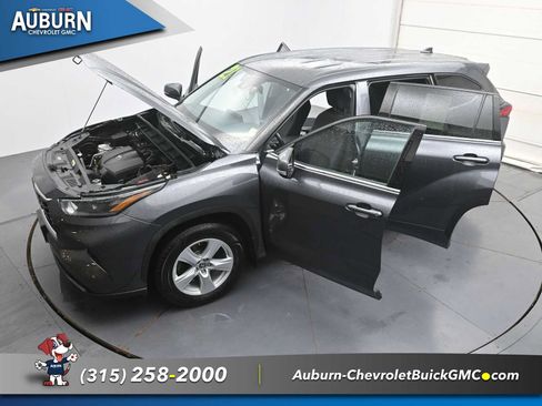 Used 2021 Toyota Highlander LE AWD/4WD image 38