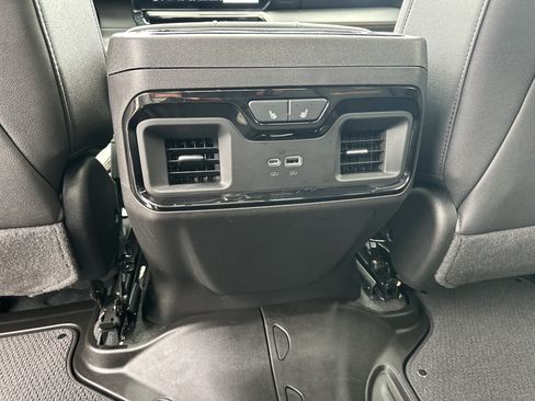 Used 2025 GMC Sierra 1500 AT4 w/ AT4 Premium Package AWD/4WD image 23
