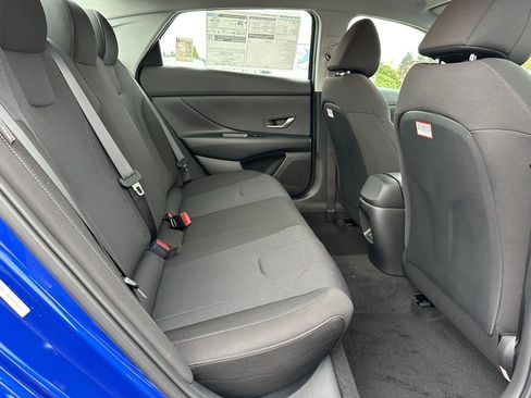 Certified 2025 Hyundai Elantra SE FWD image 12