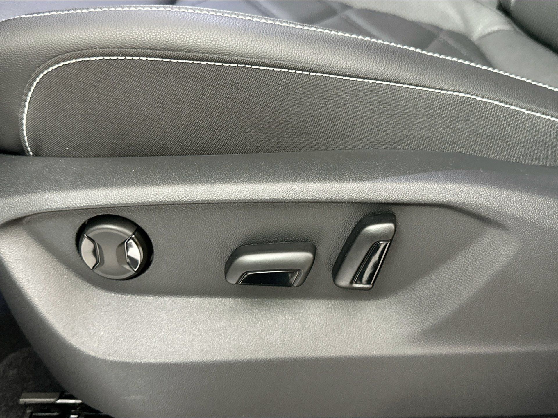 Certified 2026 Volkswagen Atlas SE FWD image 17