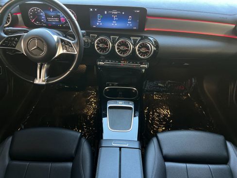 Used 2025 Mercedes-Benz CLA 250 image 4