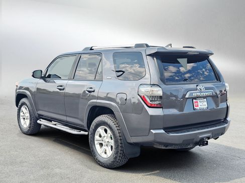 Used 2022 Toyota 4Runner SR5 Premium w/ Moonroof Package AWD/4WD image 3