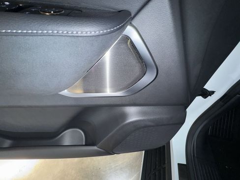 New 2025 INFINITI QX80 Sensory image 18