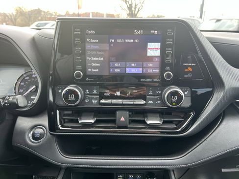 Used 2022 Toyota Highlander XSE image 18