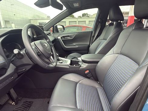 Used 2025 Toyota RAV4 XSE AWD/4WD image 4