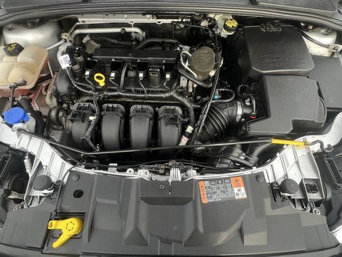 Used 2015 Ford Focus SE w/ SE Cold Weather Package FWD image 9