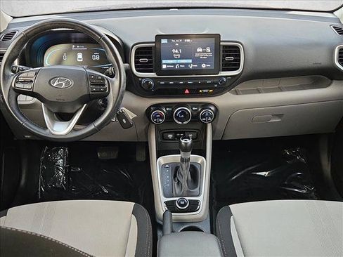 Used 2023 Hyundai Venue SEL FWD image 17