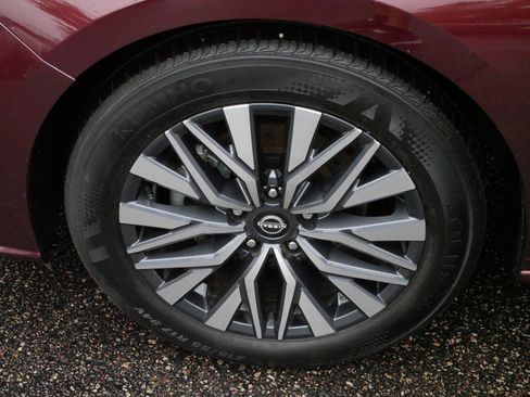 Used 2025 Nissan Altima 2.5 SV image 15