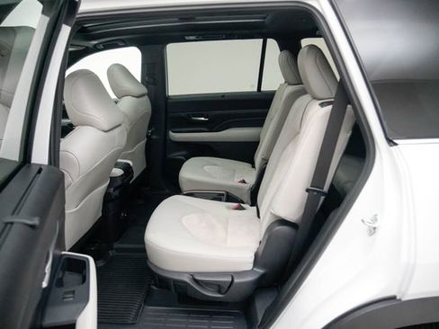 Used 2025 Toyota Grand Highlander AWD Hybrid image 4