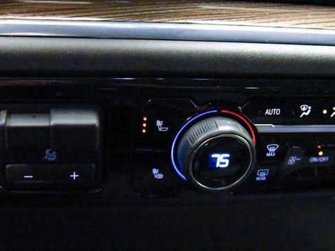 Used 2024 Chevrolet Silverado 2500 LT w/ Convenience Package image 21