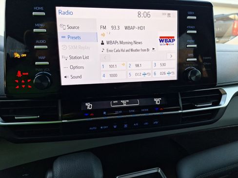 Used 2024 Toyota Sienna LE image 27