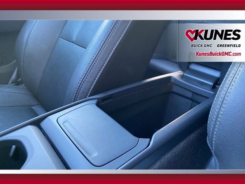 Used 2024 Volvo XC40 B5 Core image 27