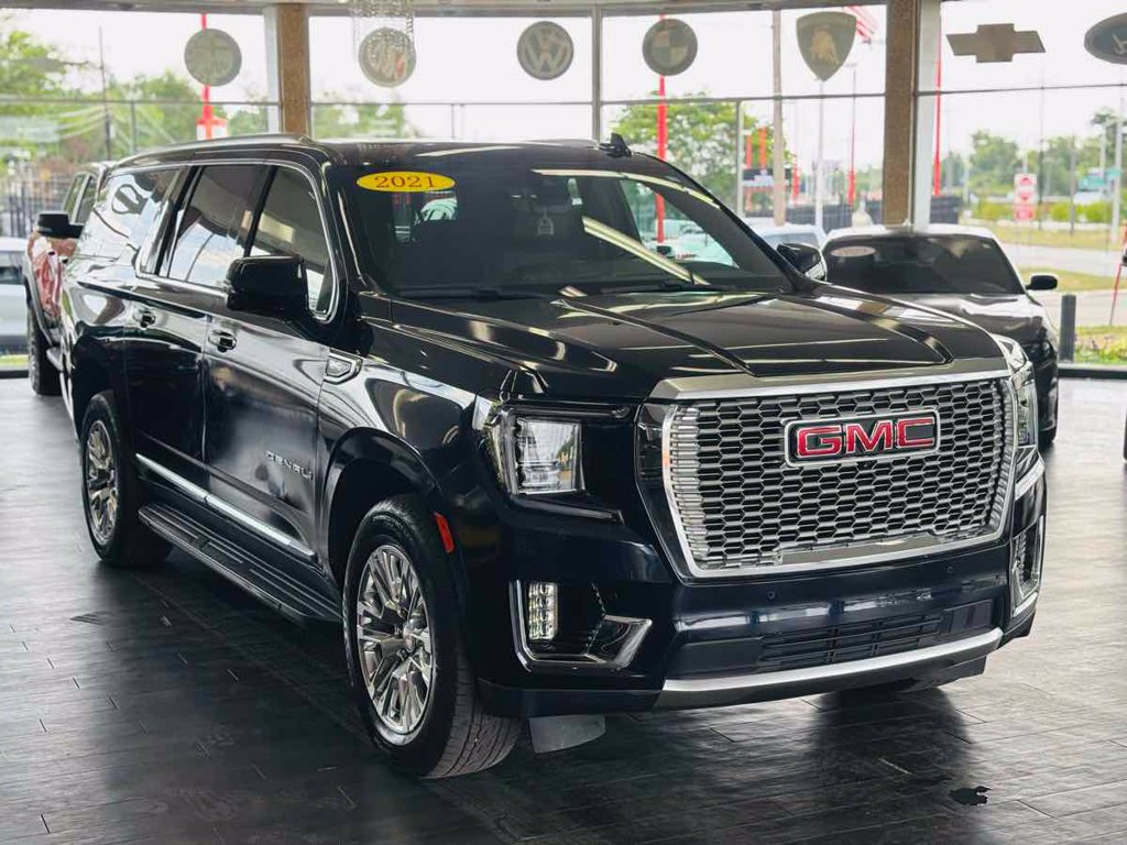 Used 2021 GMC Yukon XL Denali w/ Advanced Technology Package AWD/4WD image 1