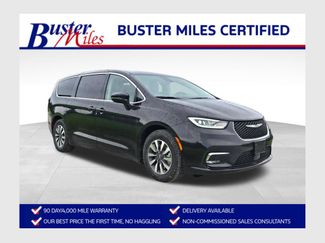 Used 2023 Chrysler Pacifica Touring-L FWD video 1