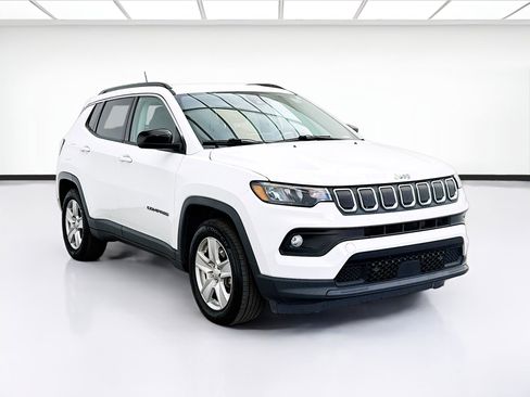 Used 2022 Jeep Compass Latitude FWD image 3
