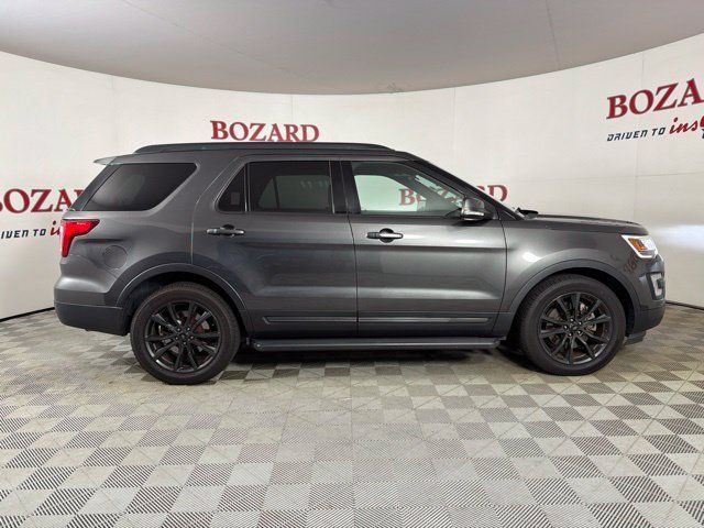 Used 2017 Ford Explorer XLT w/ Equipment Group 202A AWD/4WD image 16