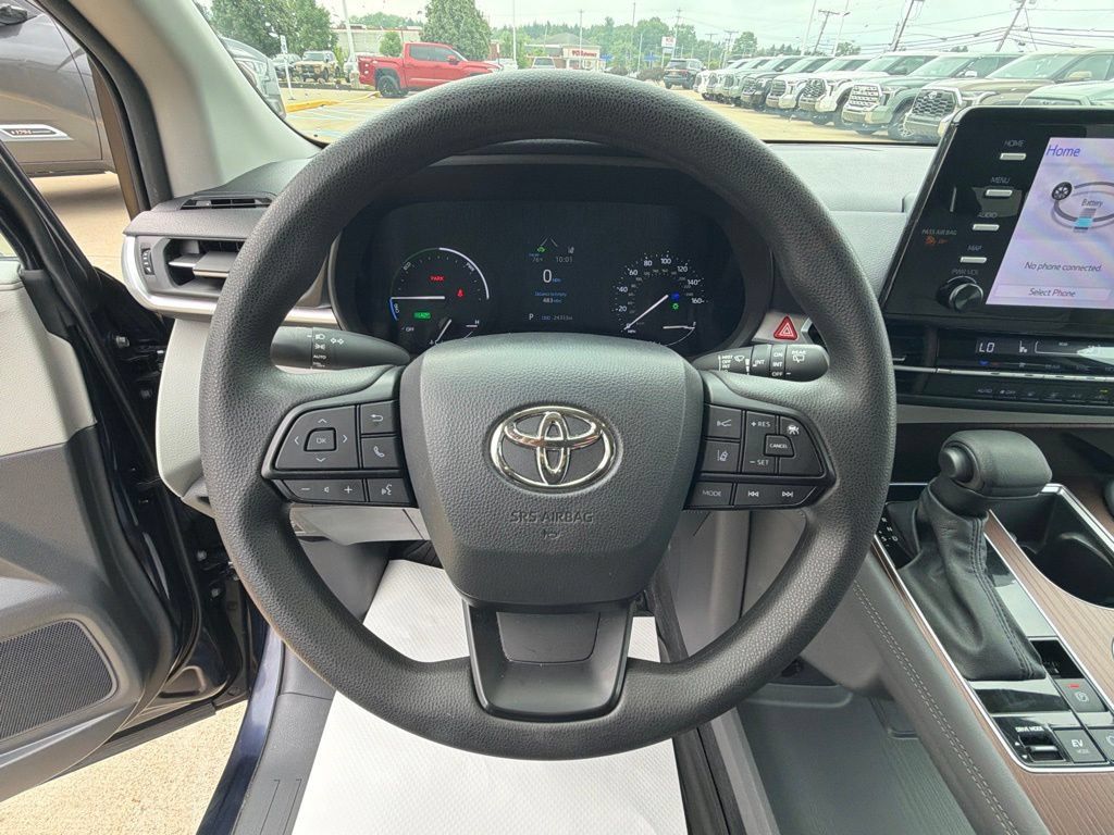 Used 2024 Toyota Sienna LE FWD image 13